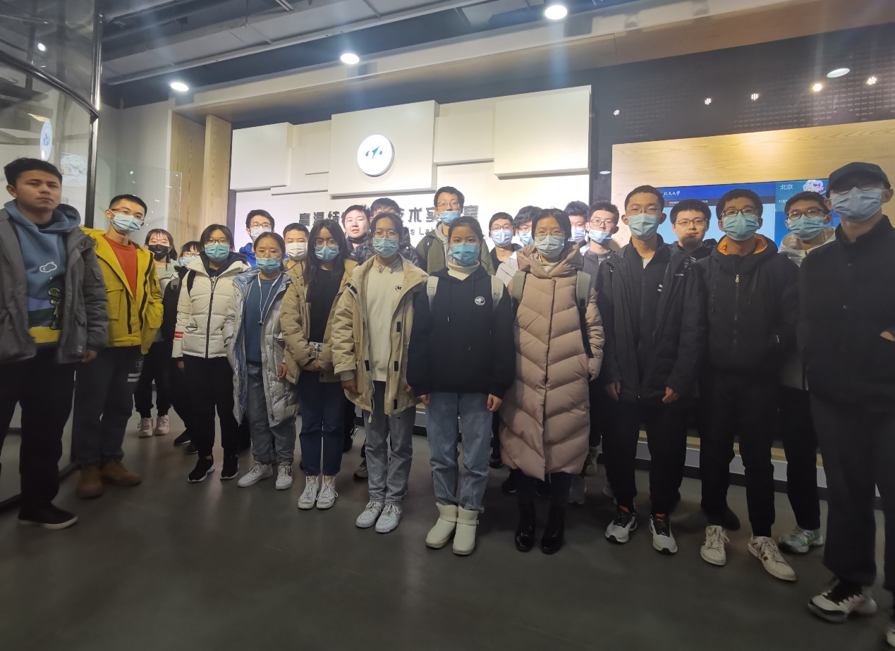 365英国上市公司