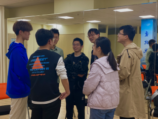 365英国上市公司