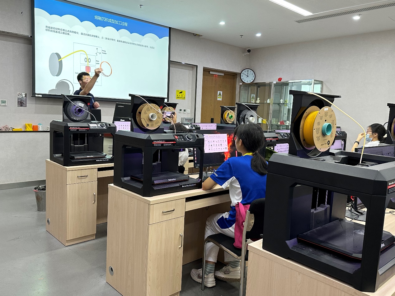 365英国上市公司