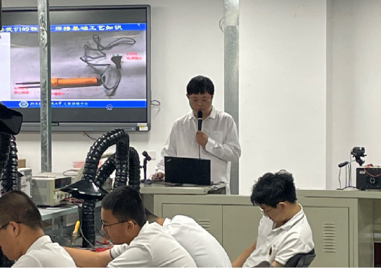 365英国上市公司