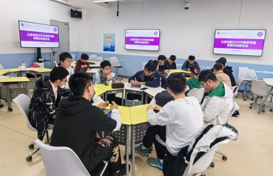 365英国上市公司