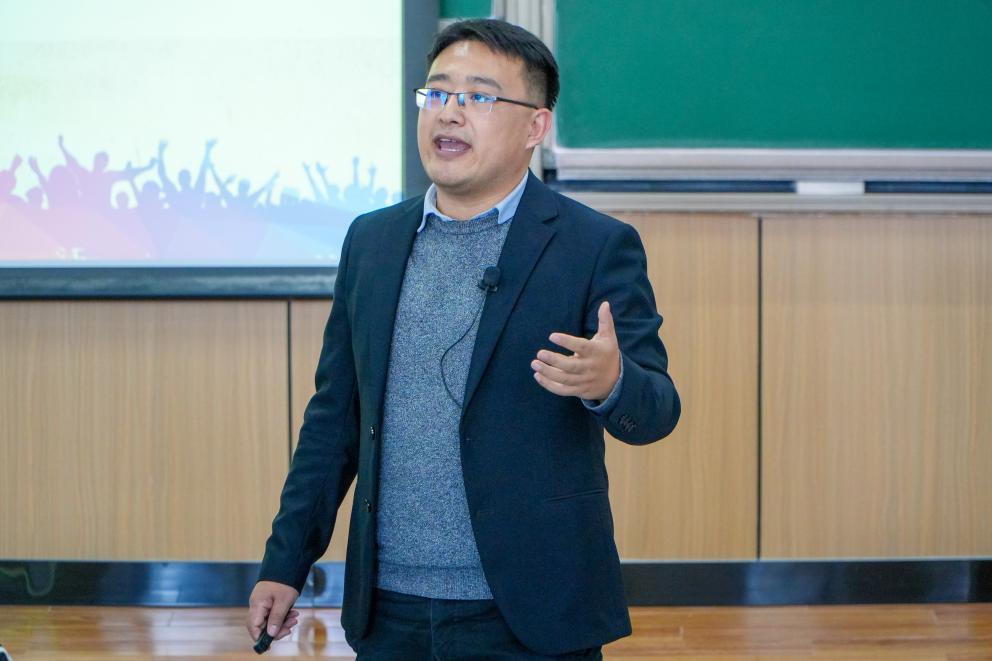 365英国上市公司