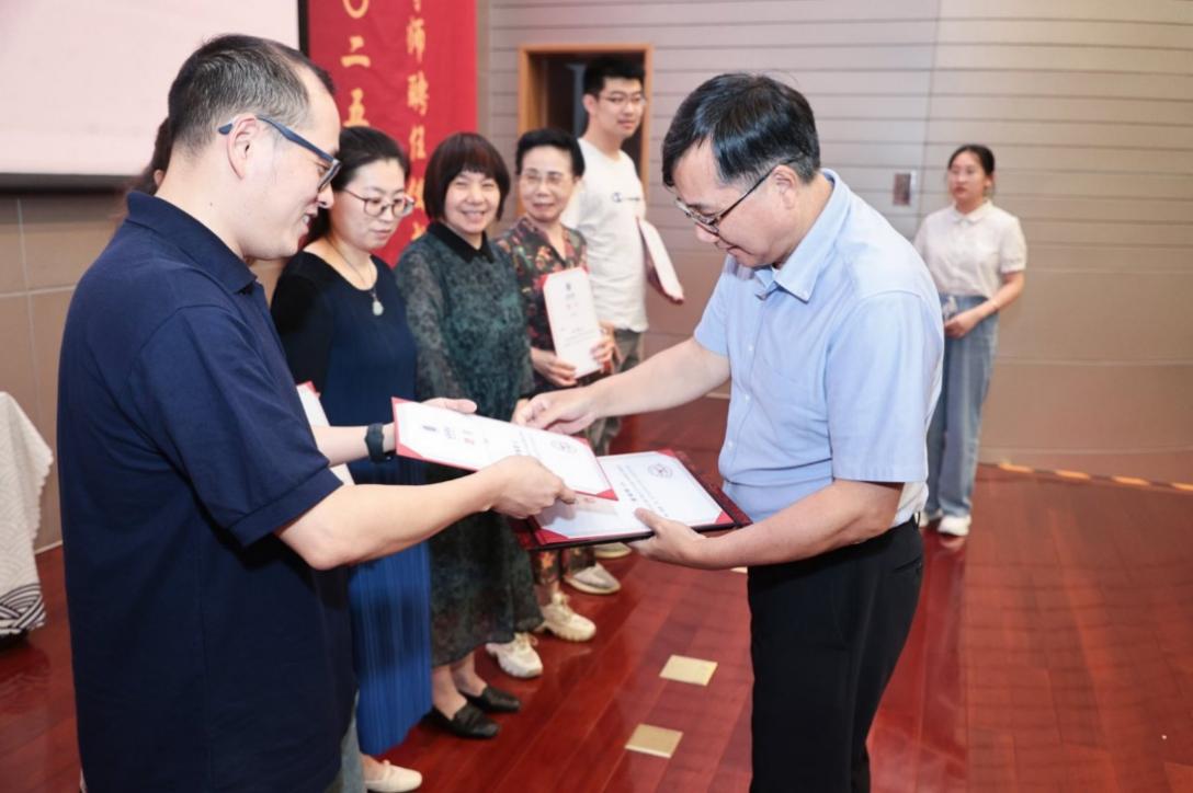 365英国上市公司