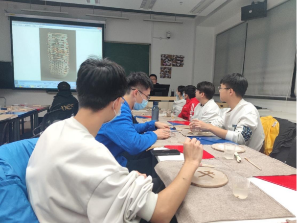 365英国上市公司