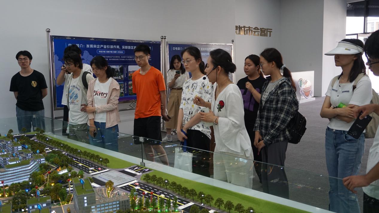 365英国上市公司